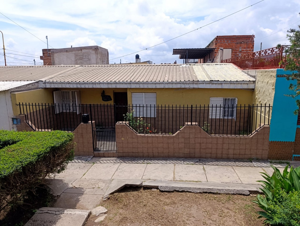 Tu nuevo hogar en Barrio San Pedrito: Espacio, comodidad y asador propio. Casa tres dormitorios en 530 viviendas sobre pasaje 9 del barrio San Pedrito. 