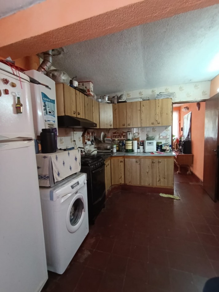 Tu nuevo hogar en Barrio San Pedrito: Espacio, comodidad y asador propio. Casa tres dormitorios en 530 viviendas sobre pasaje 9 del barrio San Pedrito. 