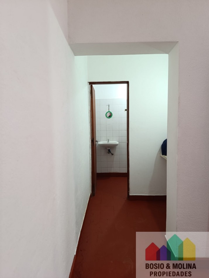 Amplia Oficina dos ambientes con baño privado ideal estudio juridico/contable, u oficina comercial. 