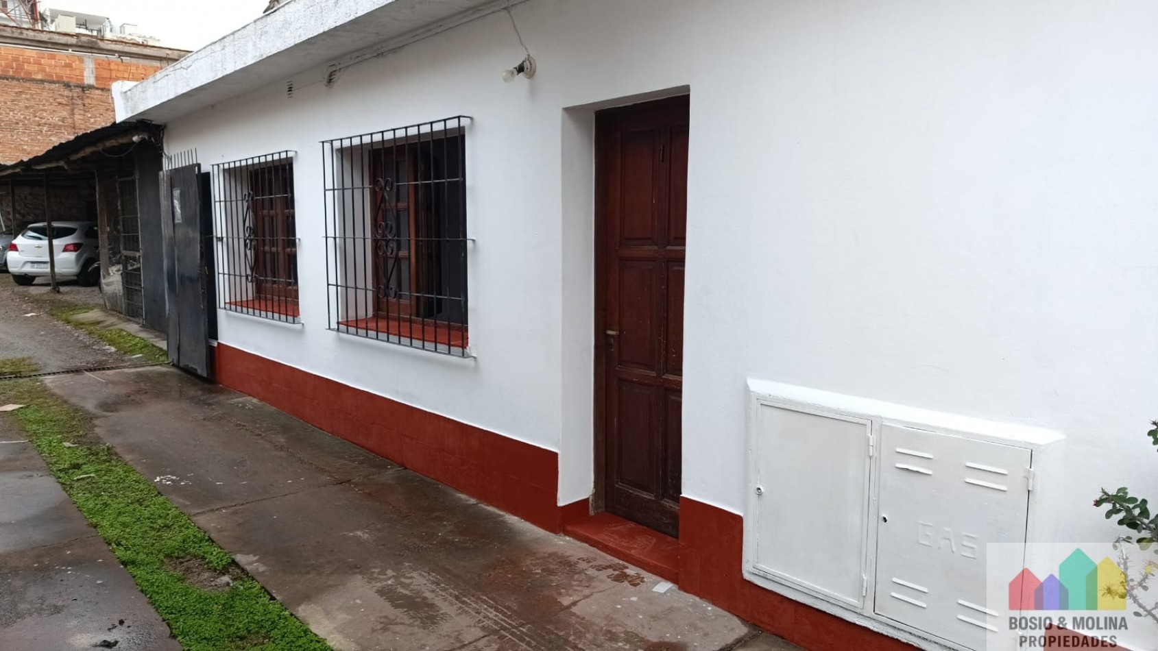 Amplia Oficina dos ambientes con baño privado ideal estudio juridico/contable, u oficina comercial. 