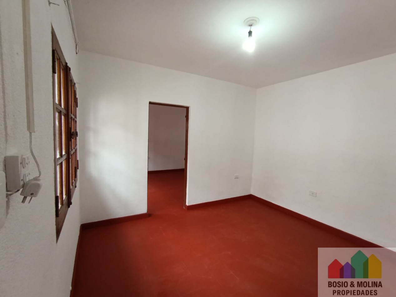 Amplia Oficina dos ambientes con baño privado ideal estudio juridico/contable, u oficina comercial. 