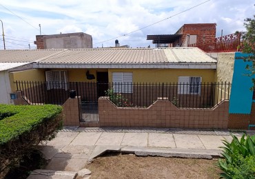 Tu nuevo hogar en Barrio San Pedrito: Espacio, comodidad y asador propio. Casa tres dormitorios en 530 viviendas sobre pasaje 9 del barrio San Pedrito. 