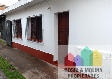 Amplia Oficina dos ambientes con baño privado ideal estudio juridico/contable, u oficina comercial. 